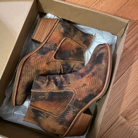Sofft Shoes - Söfft Shoes brand: Animal Print Ankle Bootie. New still in box. Too big for me